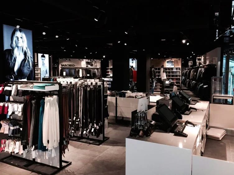 Spazio di lavoro commerciale costruito da Piticco Group